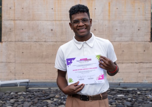 Foto de ganador del concurso nacional de escritura