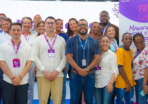 Foto de grupo de personas que participaron en el evento vamos con pasos claros