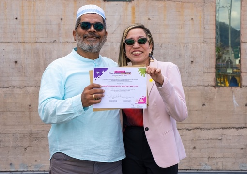 Foto de ganador del concurso nacional de escritura