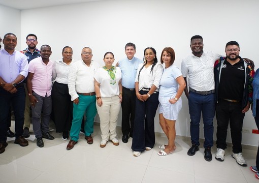 Viceministra Maritza Molina con ciudadanía del Comité del Paro Cívico de Buenaventura