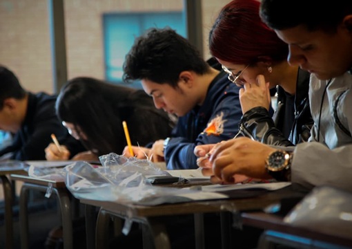 Estudiante presentando prueba