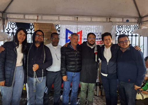 diálogo para poner fin a encadenamiento de docentes en la Universidad del Cauca