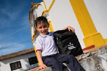 ¡Se adelantó la navidad! Más de 40 mil estudiantes recibirán kits escolares con 25 elementos para garantizar un aprendizaje digno