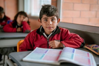 Colegios privados deben entregar, en la matrícula, lista de útiles, textos y uniformes que se usarán en el año