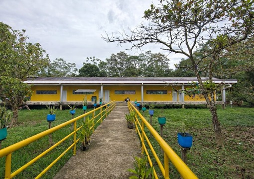 Fachada institución educativa en Chocó