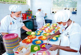 Adjudicado contrato del PAE que beneficiará a 135 mil estudiantes