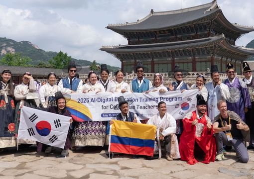 Docentes colombianos asistentes al programa de entrenamiento en competencias TIC en Corea del Sur 2025.