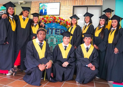 Foto de graduandos INTEP Roldanillo Valle del Cauca