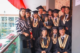 Más de 300 estudiantes del Valle se gradúan como bachilleres técnico-profesionales gracias a Educación Superior en tu Colegio