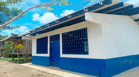 Entregan cinco sedes educativas mejoradas en La Tola y Santa Bárbara