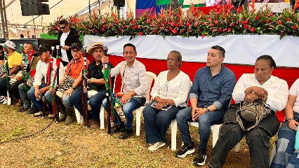 Autoridades e indígenas acuerdan nombramiento de 114 docentes para territorios del Cauca