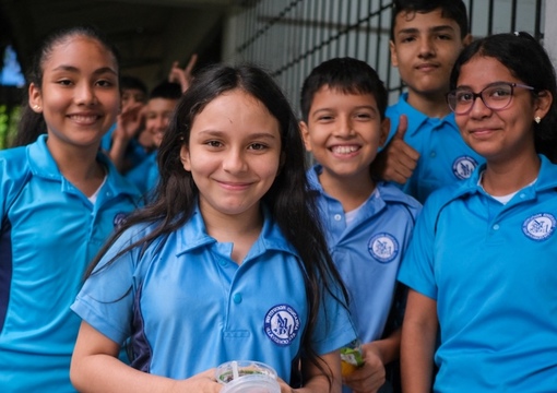Estudiantes en colegio publico