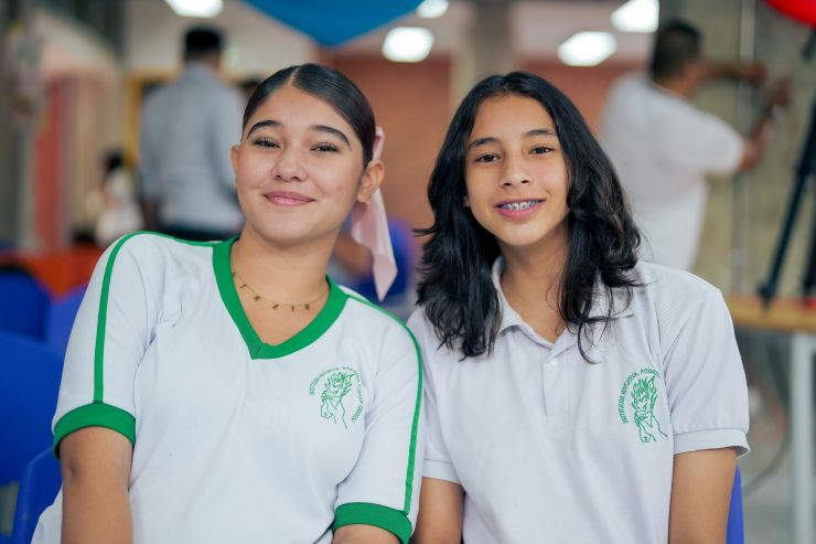 Foto de estudiantes adolescentes