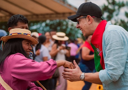 Ministro de Educación Daniel Rojas con Comunidades del Cauca