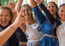 foto de profesoras celebrando