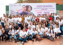 Ministro de Educación Daniel Rojas Medellín y jóvenes de la Universidad Popular del Cesar
