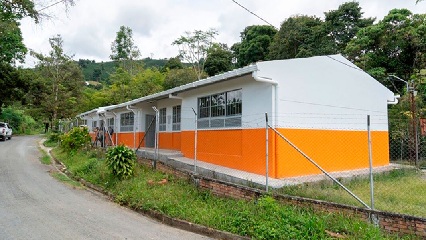 Avanzan 632 proyectos para mejorar colegios en 25 departamentos