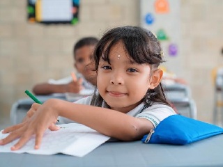 Gobierno transforma 632 colegios y beneficia a 64.000 estudiantes en el país