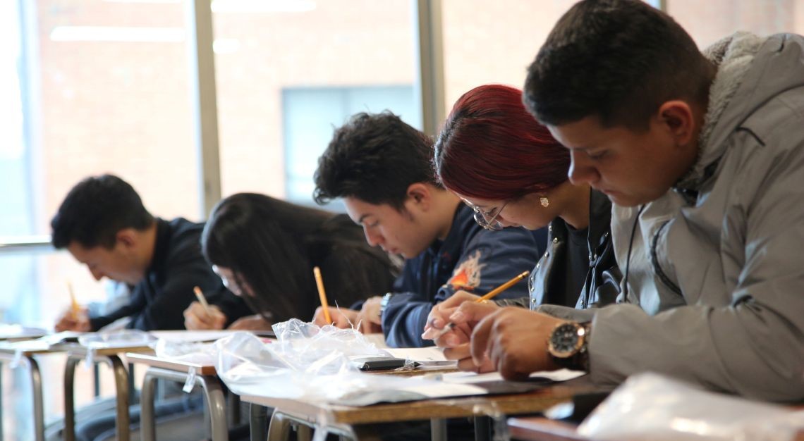 Estudiantes presentan pruebas