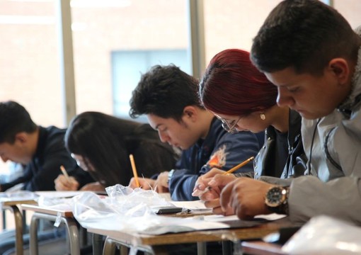 Estudiantes presentan pruebas