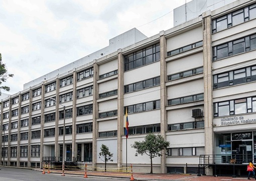 Fachada del Ministerio de Educación