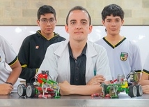 profesor con estudiantes