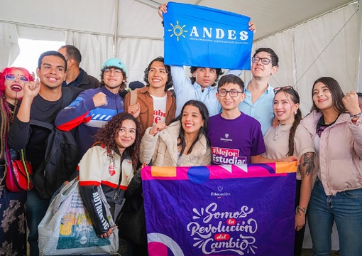 Ministro de Educación, Daniel Rojas con estudiantes y comunidad en el evento de inicio de obra nueva sede Universidad de Cundinamarca