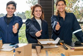 ¿Quiere estudiar en el exterior? ICETEX abre becas en España y Singapur