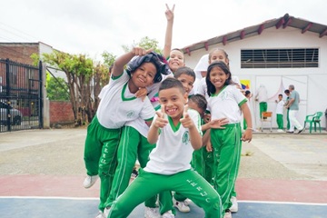 La educación impulsa la histórica reducción de la pobreza multidimensional en Colombia