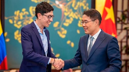 Docentes colombianos se forman en inteligencia artificial con universidad China