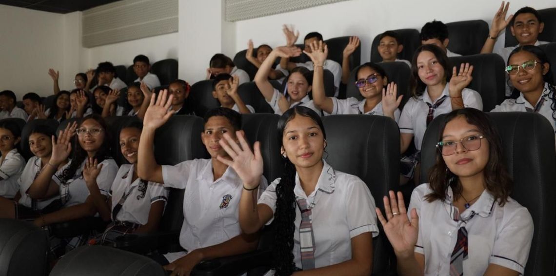 Estudiantes en evento Sahagún