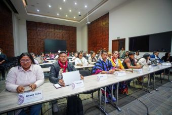 Gobierno del Cambio le cumple a sus pueblos indígenas y protocoliza los tres decretos que reconocen su propio sistema educativo