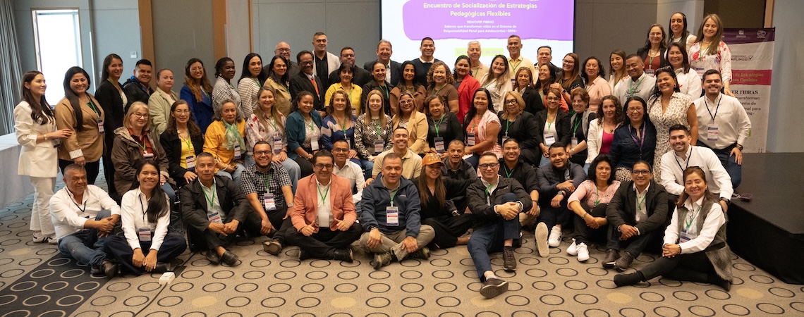 Foto de docentes que se capacitan para atender educacion del sistema de Responsabilidad Penal Adolescente