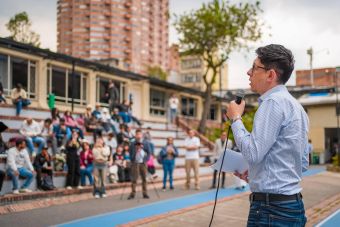 Ministro @DanielRMed atendió el llamado de la asamblea estudiantil en la @UniveMayor