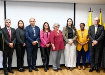 Equipo de inspección y vigilancia con directivas de la Universidad Javeriana