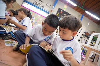 9.233 colegios y sedes oficiales fortalecen la lectura y aprendizaje con libros entregados por el Gobierno del Cambio