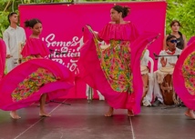 estudiantes practicando danzas