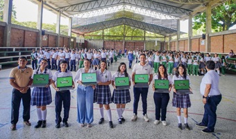 Ministerio de Educación entrega 620 computadores y 56 laboratorios de innovación a 110 sedes educativas en Huila