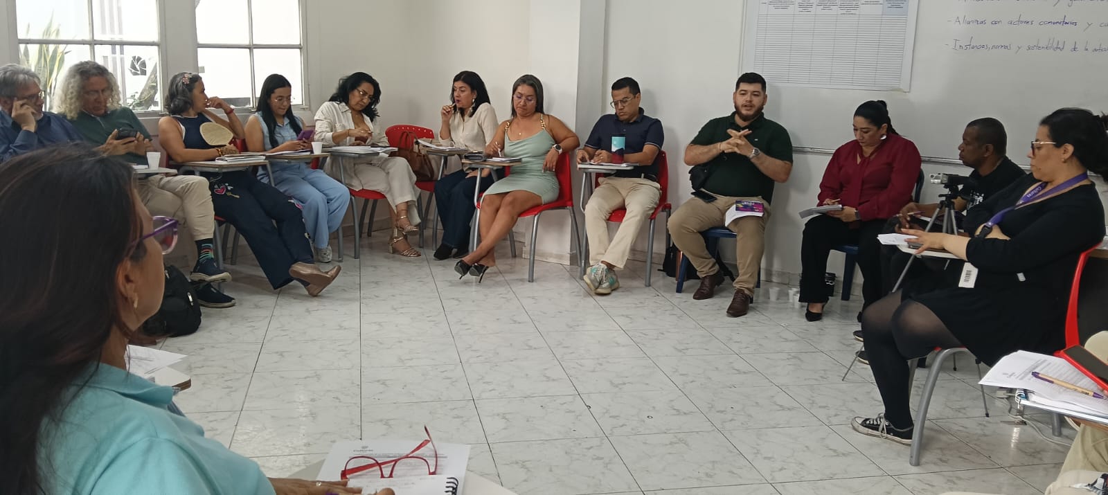 Diálogos de sectores educativos en Cali