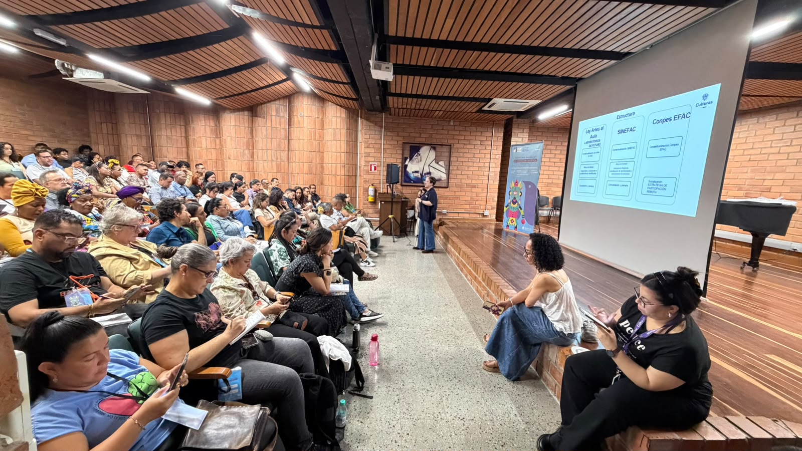 Diálogos de sectores educativos en Medellín