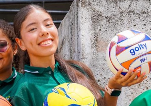 Niñas con dotación deportiva
