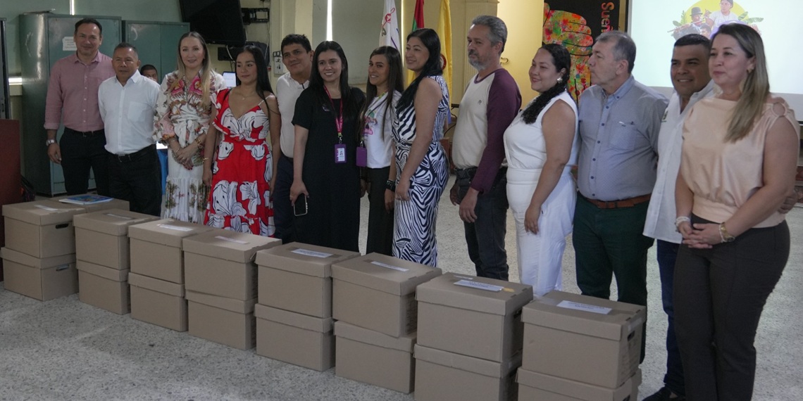 Asistentes al lanzamiento del Centro de Memoria Educativa en Neiva