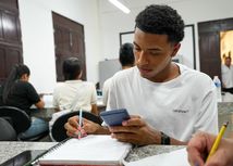 Foto de estudiante de educación superior