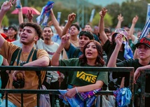 Jóvenes asistentes al Freestyle Tour 2026 en la Universidad de Antioquia con el