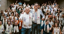 Ministro de Educación Daniel Rojas Medellín con el rector del Tecnológico de Artes Débora Arango y estudiantes
