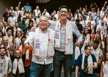 Ministro de Educación Daniel Rojas Medellín con el rector del Tecnológico de Artes Débora Arango y estudiantes