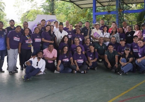 Viceministra y equipo del Ministerio de Educación en el evento central de la ruta de amor por Arauca