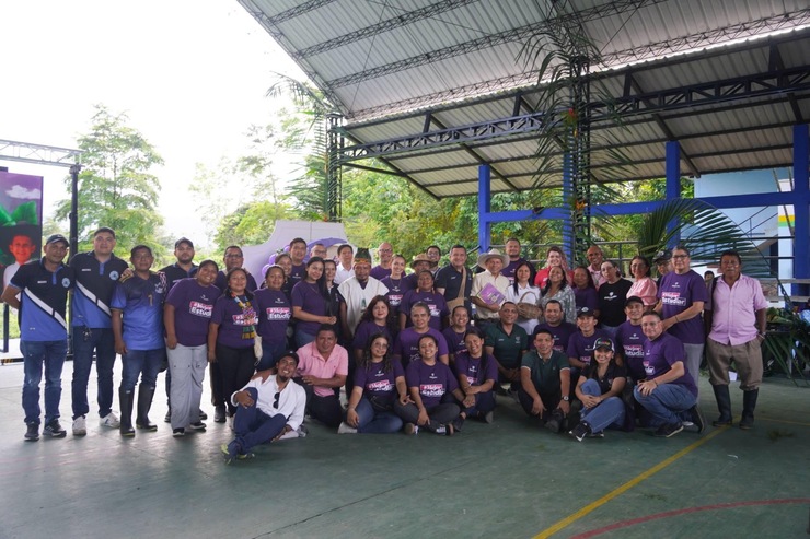 Viceministra y equipo del Ministerio de Educación en el evento central de la ruta de amor por Arauca