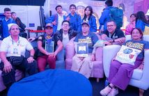 Foto de ministro Daniel Rojas con las cuchas y estudiantes