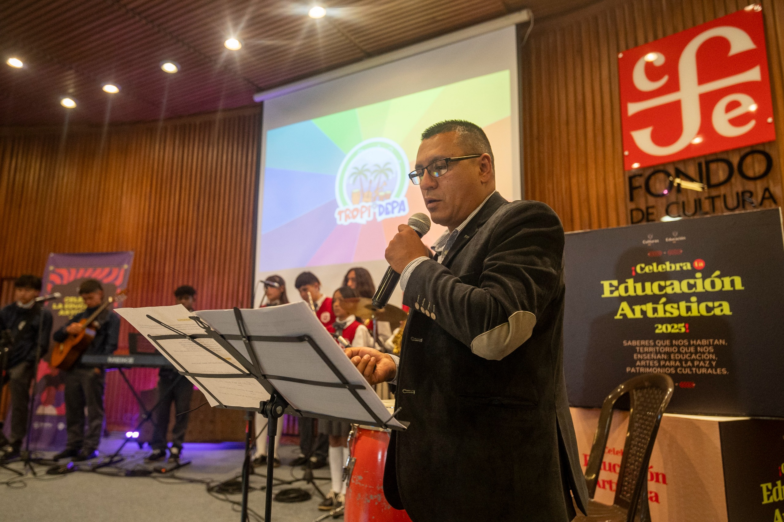 Orquesta en escenario